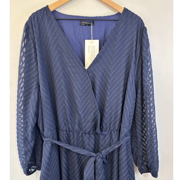 BloomChic Navy Geometric Wrap with Tie Midi Long Sleeve Dress NWT Size 26 4X - Picture 4 of 8